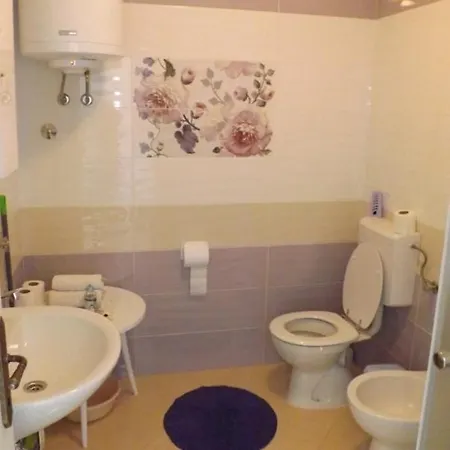 In With Balcony, Wifi 853-4